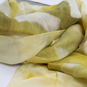 Gelber Schal aus Baumwolle und Seide